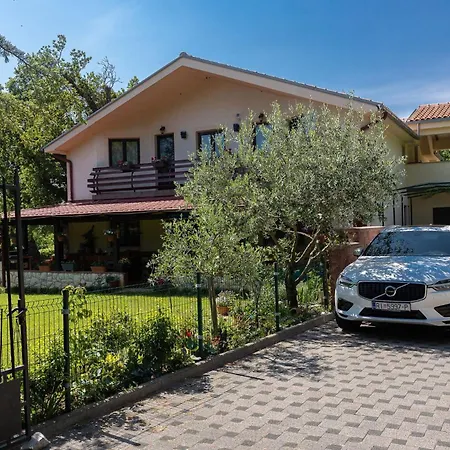 Apartment In 45268 Grižane